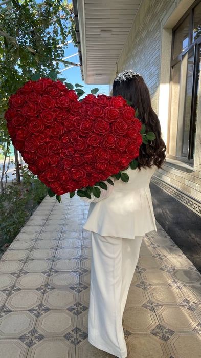 Букет в форме сердца, Qizil atirgulli Buket