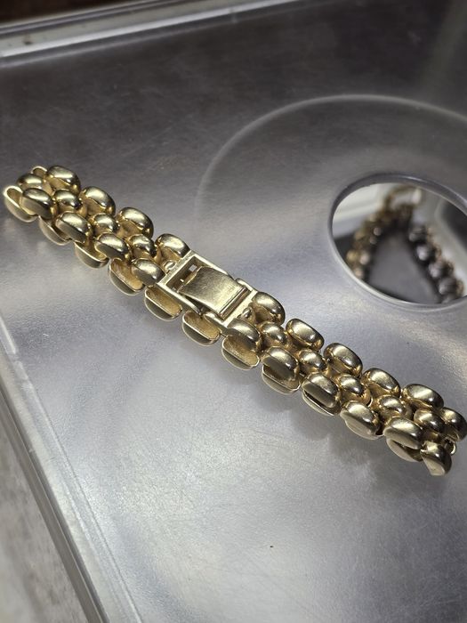 Женский золотой браслет