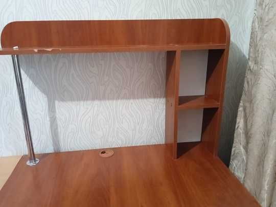 Продам очень удобный  компьтерный столик