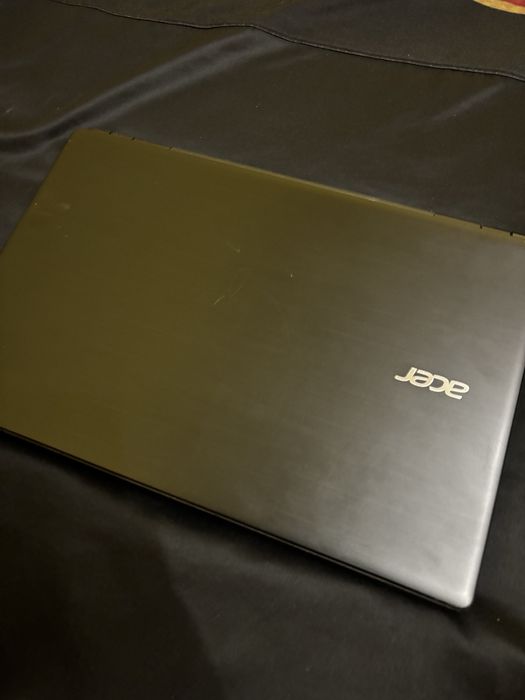 Acer Aspire E15 *перфектен*