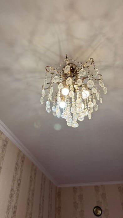 Красивая люстра в продаже