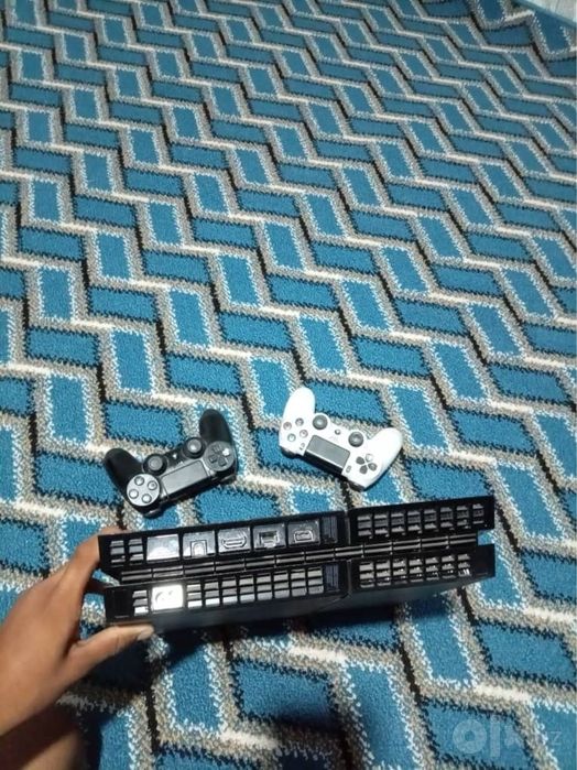 Play Station 4, FAT
