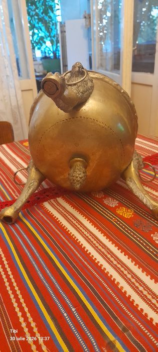 Vas ornamental neoclasic din alama și bronz