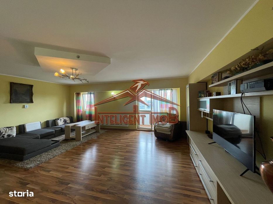 Apartament Spațios 120mp, cu 4 Camere, 2 Băi și 3 Balcoane în Făgăraș — fotografia 1