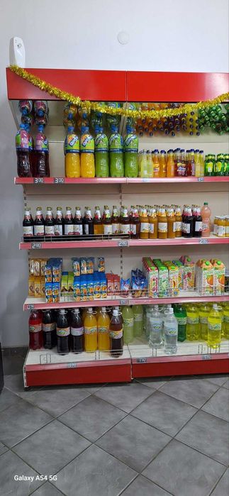 Стенен стилаж с огледала