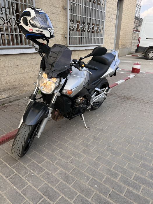 Suzuki GSR 600 motocicleta naked