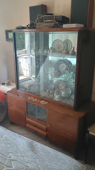 VIND  mobilier vechi (anii 1980 ) in perfecta stare,
