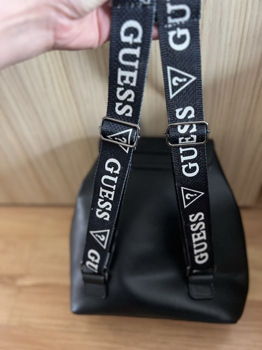 Нова Черна Раница Guess