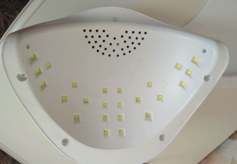 LED UV лампа для гель лака.