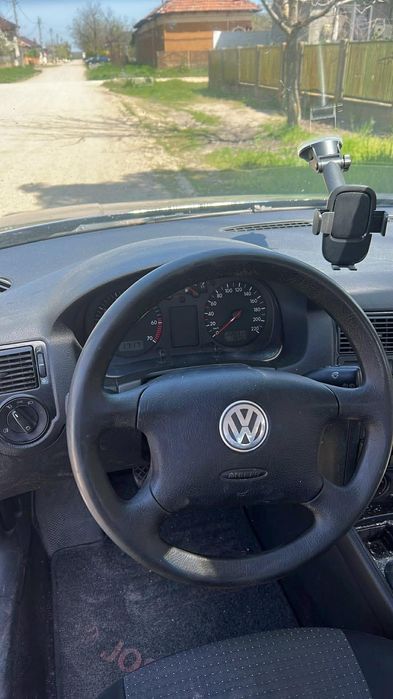 De vanzara golf 4   2004 1.4 bezina merge supere bn arata bine adusa acum câteva zilie din germani cum se vede  preața 1000 de euro