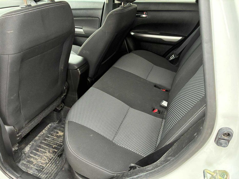 Продавам Сузуки Витара хибрид SUZUKI VITARA HIBRID