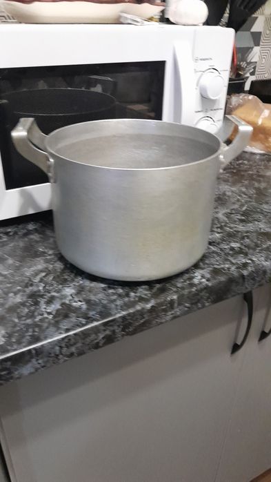 Продам кастрюли,сковороду.