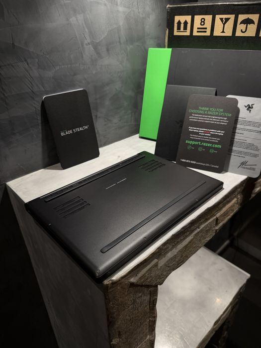 КАТО ЧИСТО НОВ Razer Blade Stealth 13 | 2 TB SSD | 16 RAM