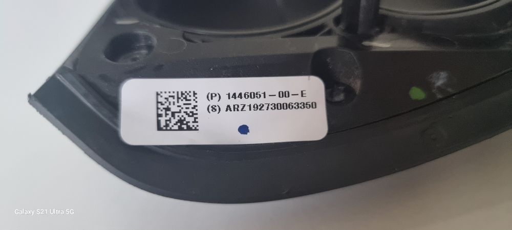 Порт за зареждане на ТЕСЛА модел 3