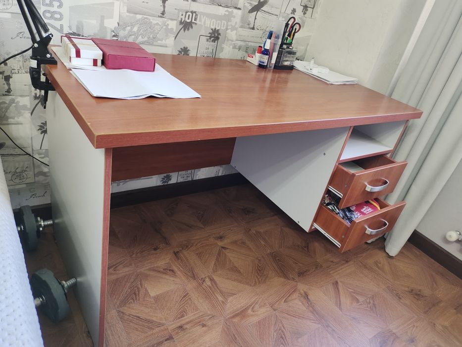 Стол письменный офисный