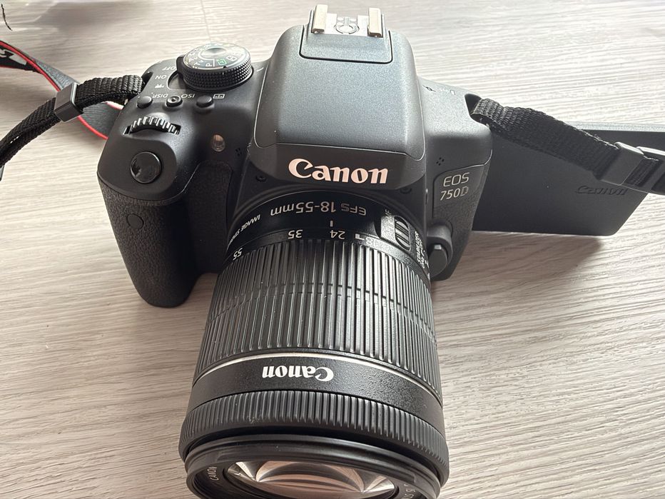 Canon EOS 750D + obiectiv 18-55 mm + trepied + geantă Canon