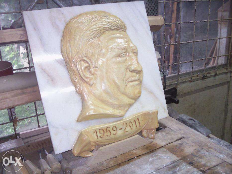 BUST personalizat,la comanda si statui .La preturi accesibile!