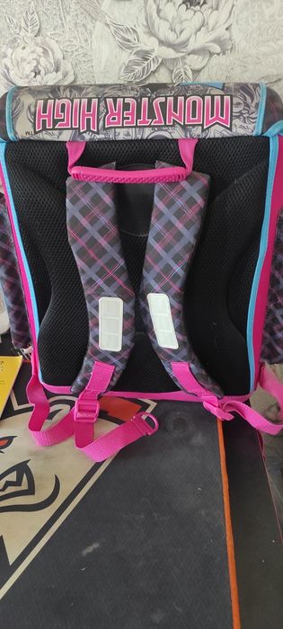 Продам школьный рюкзак Monster High.
