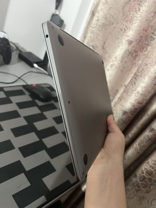 Laptop Macbook Air M1 8gb 256gb, impecabil, cutie completa