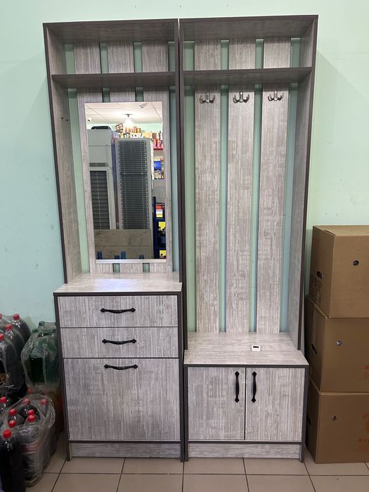 Прихожая в сером цвете