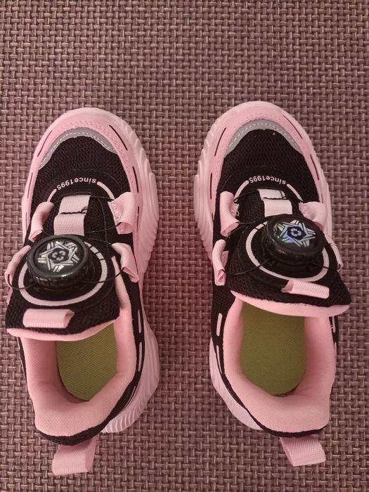 Продам кросы детские