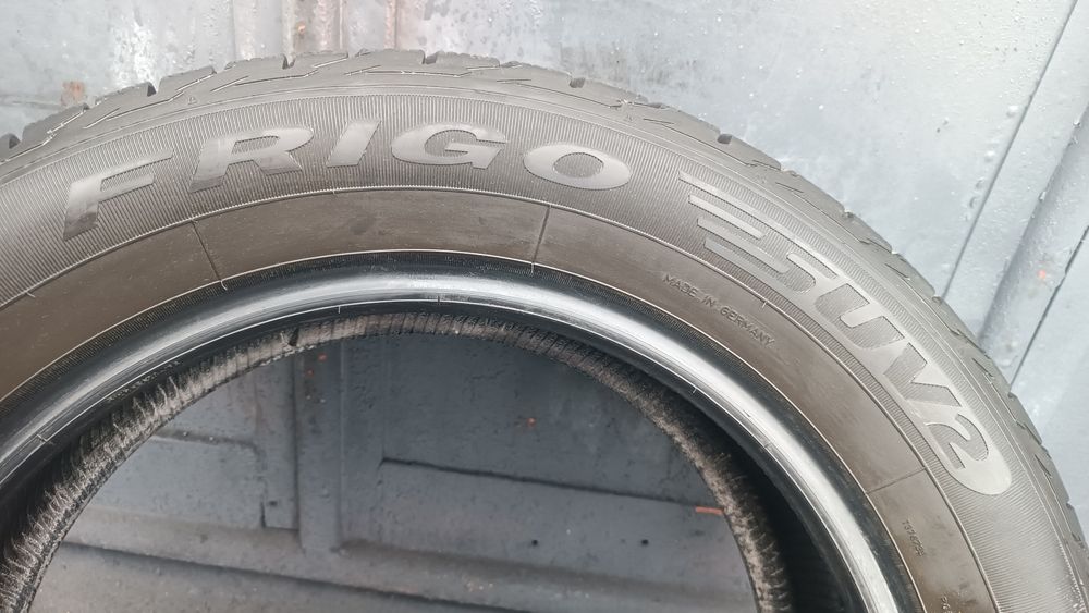 215/60/17 Debica  .