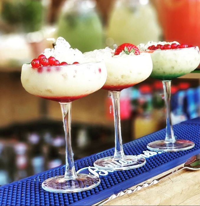 Bar mobil,barman– cocktailuri și shoturi pentru nunți și petreceri.