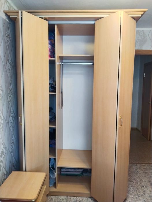 Шкаф раздвижной трехстворчатый