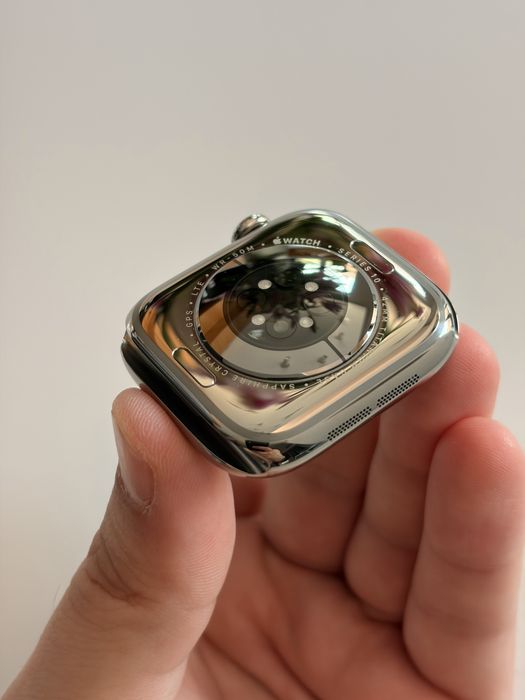 Apple Watch 10, GPS, Cellular, Carcasa Natural Titanium 42mm, Stone Grey Sport Band - S/M