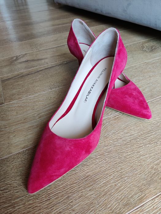 Стилето токчета велурени