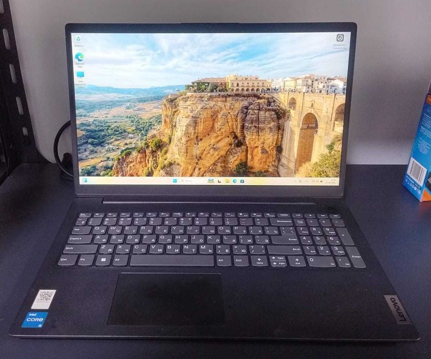 ноутбук Lenovo V15