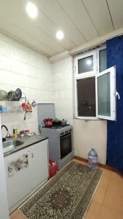 Beruni metro 3/6/9 balkon 2:6 90km2 joyi zor engi lift qoyilgan