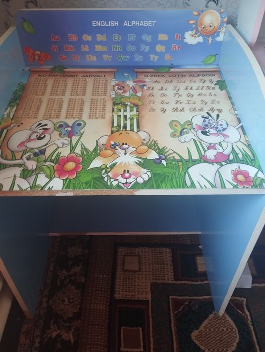 Bolalar uchun mebelniy parta