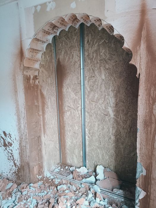 Gaură hotă,ac,aer condiționat etc.