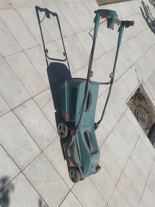 Продам газонакосилку BOSCH