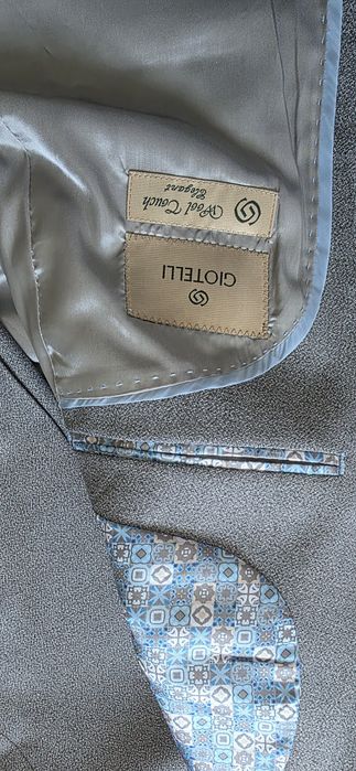 срочно продается новый костюм