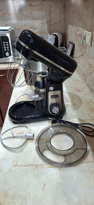 Планетарен миксер тестомесачка