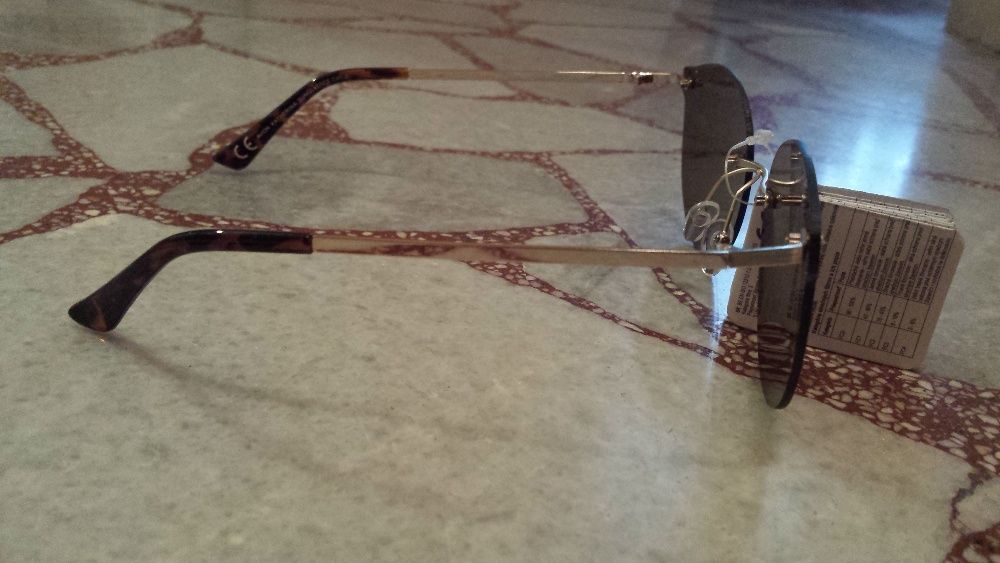 Чисто нови слънчеви очила