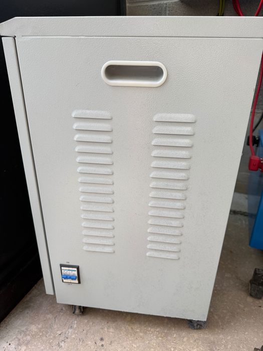 Стабилизатор на напрежение 20 kVA Bulpower автоматичен, с LED дисплей