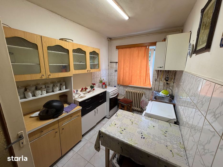 Apartament 2 camere, parter - zona Cetate