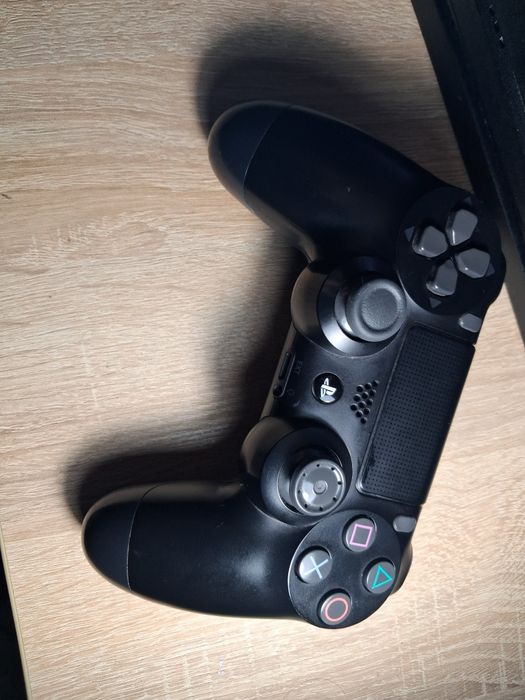 PlayStation 4 PRO   (1TB) cu cd uri.