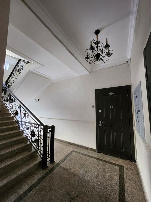 175 kvadratli kvartira sotiladi srochna