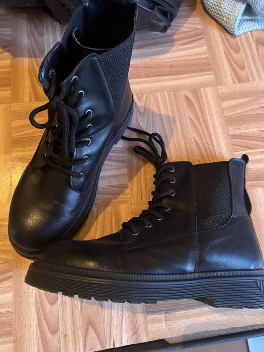 Черные качественные ботинки в хорошем состоянии
