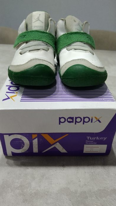 Продам кроссовки 21р.  на мальчика.