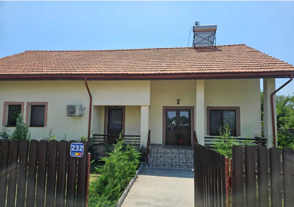 Pensiune de vânzare in Delta Dunării,  Crișan