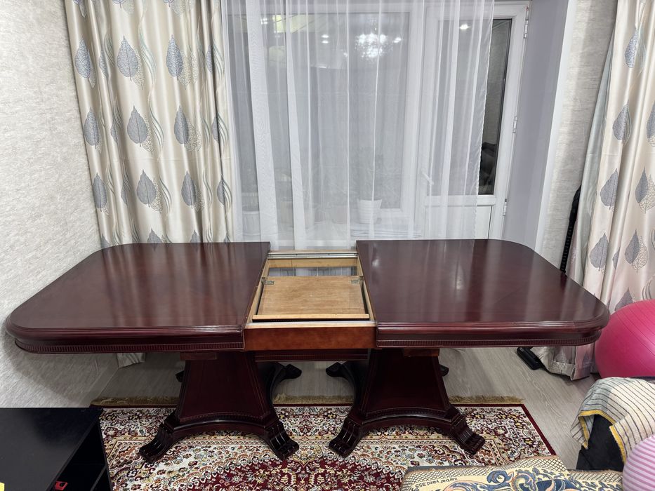 Шикарный стол дома будет той