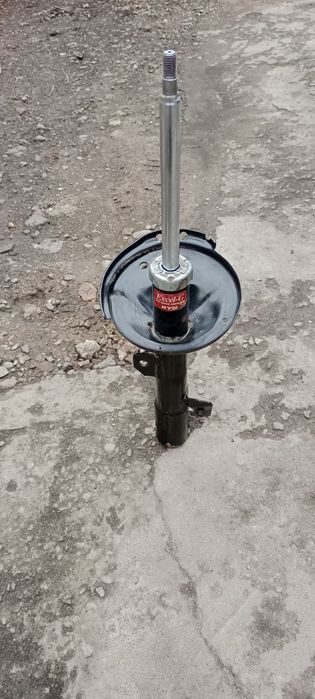 Амортизатор на RX 330