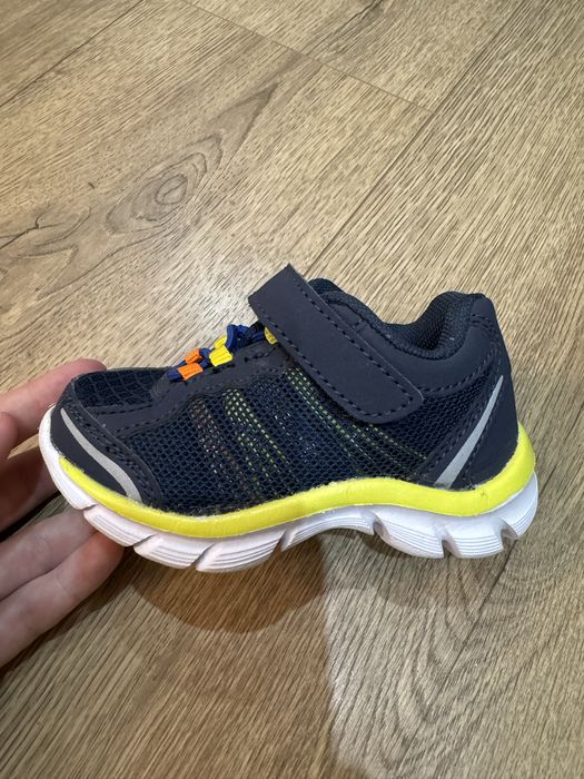 Кроссовки детские