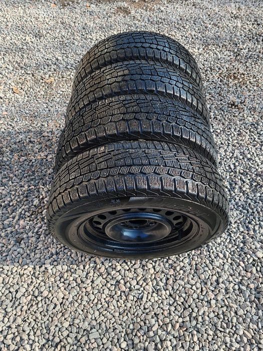 Продам срочно резину с дисками и колпаками