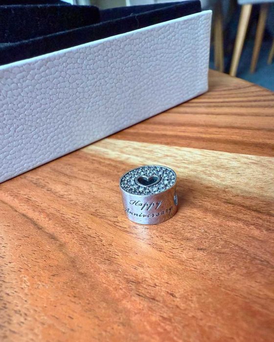 Оригинални Pandora гривна и висулки – сребро, позлата